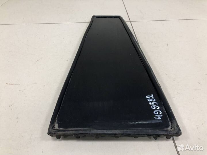 Стекло двери задней левой форточка Toyota Land Cru