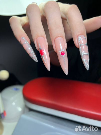 Мастер маникюра и наращивание ногтей