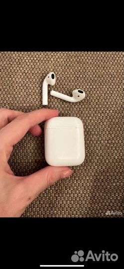 Беспроводные наушники apple airpods 1
