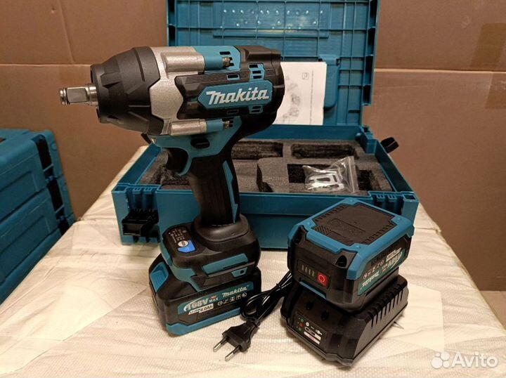 Бесщеточный Гайковерт Makita 700Nm