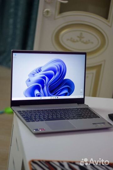 Ноутбук Lenovo