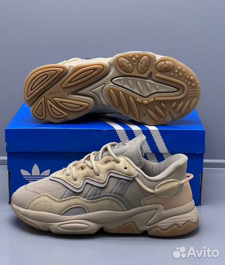 Кроссовки adidas ozweego