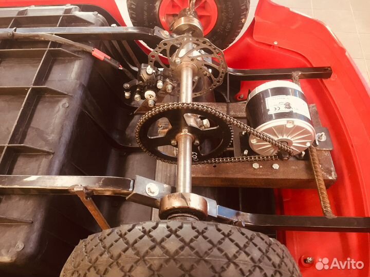 Детский электромобиль