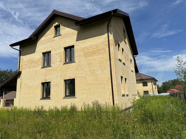 Коттедж 220 м² на участке 16 сот.