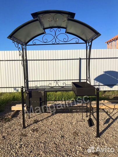 Мангал с крышей