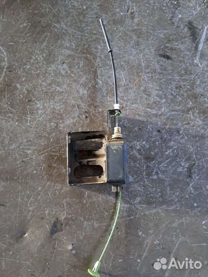 Активатор лючка бензобака Range Rover Vogue