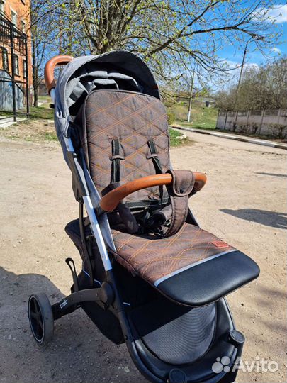 Прогулочная коляска