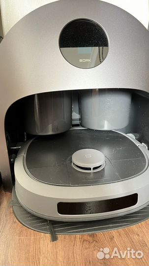 Робот пылесос Bork V530