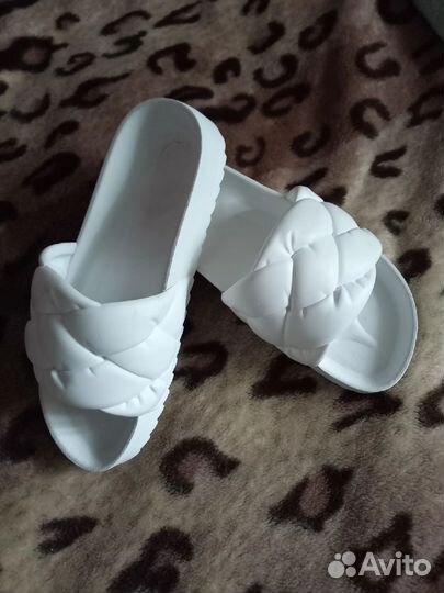 Шлепанцы женские