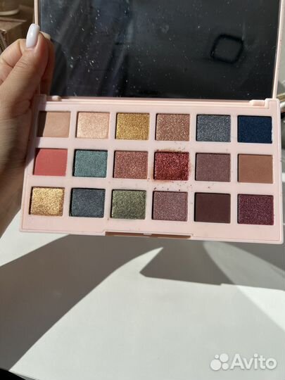 Палетка теней от Ciate London