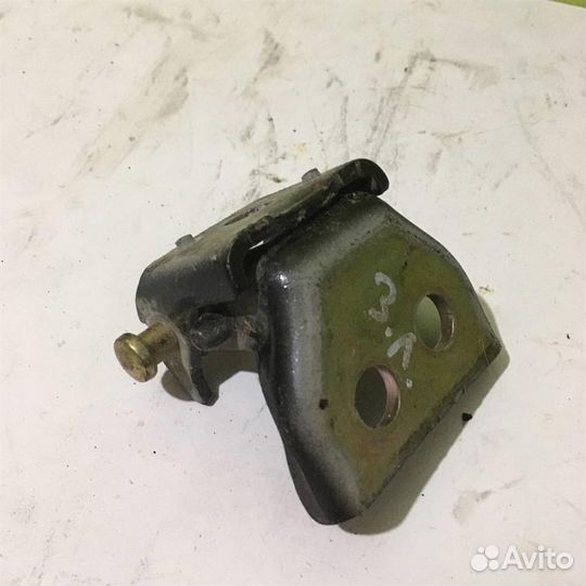 Петля двери Пежо 307