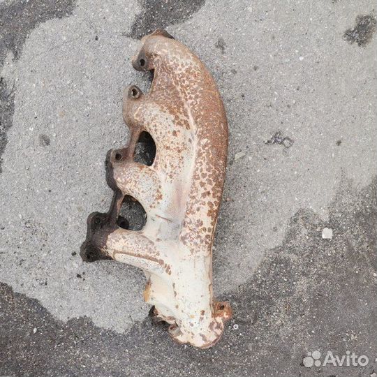 Выпускной коллектор Mercedes W124 седан М102 2.3