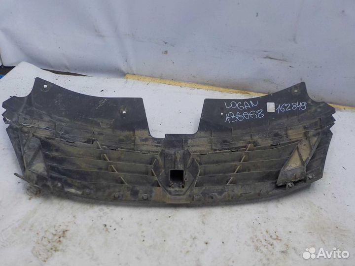 Решетка радиатора Renault Logan