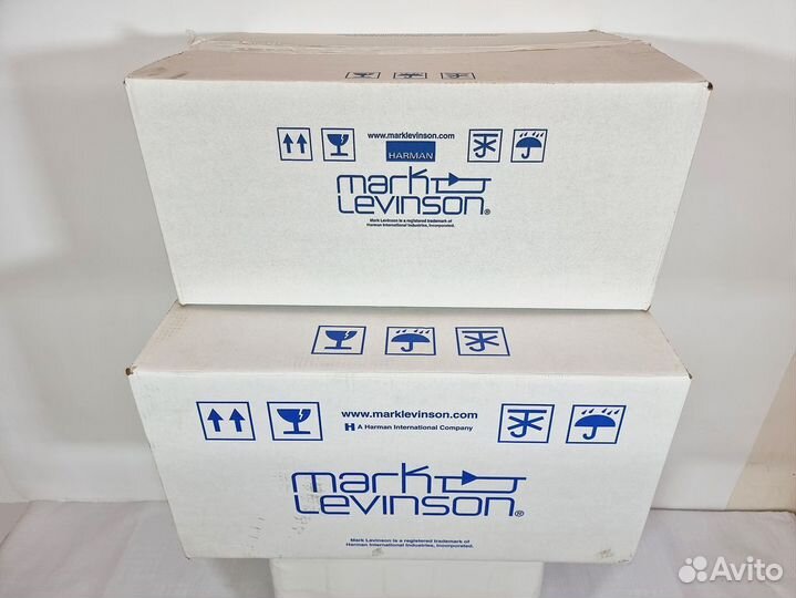 Mark Levinson пред мощник в упаковке