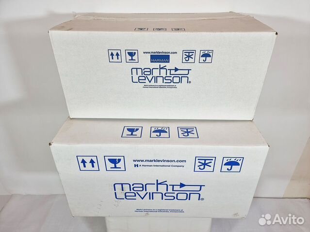 Mark Levinson пред мощник в упаковке