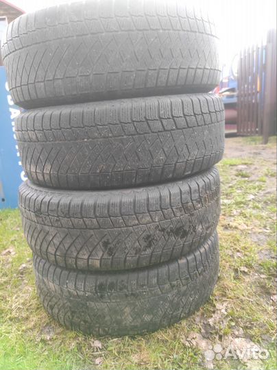 Continental ContiVikingContact 6 215/65 R16