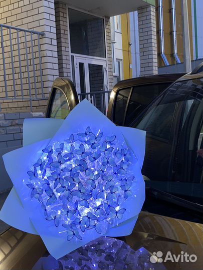 Светящийся букет из бабочек