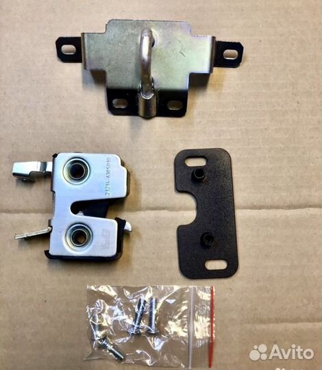 Бесшумный замок багажника Нива