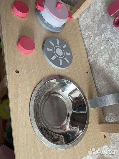 Детская деревянная кухня Viga Toys с игрушками