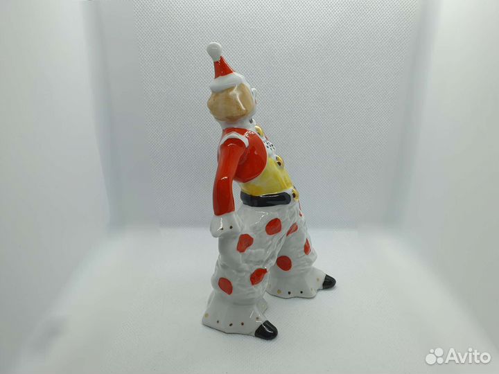 Статуэтка фарфор 