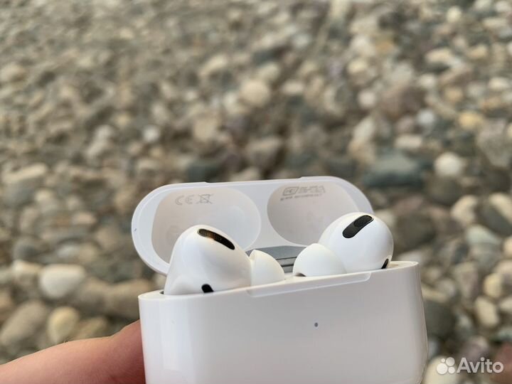 Беспроводные наушники Apple AirPods Pro + Чехол