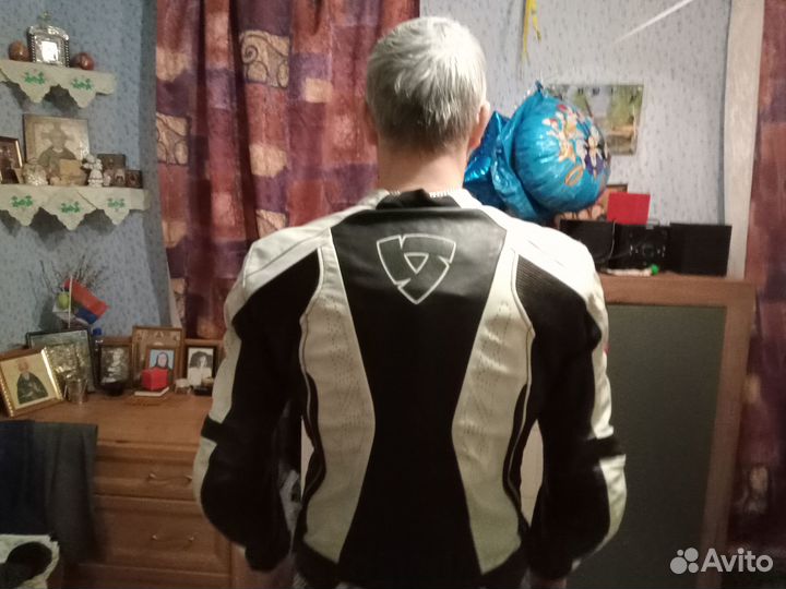 Продаю мотокуртку бу