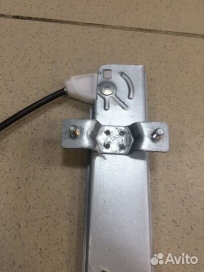 Стеклоподъемник задний правый Kia Rio 3 G4FC 2016