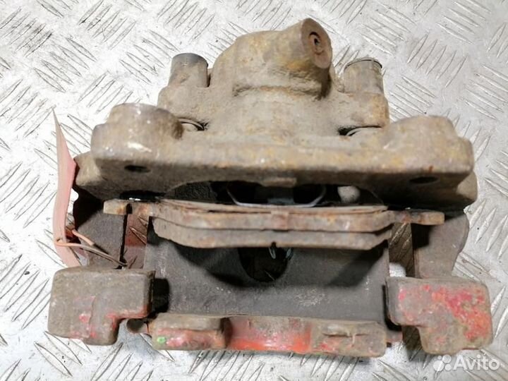 Суппорт передний правый E 210