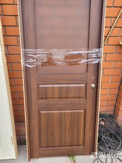 Двери межкомнатные деревянные новые