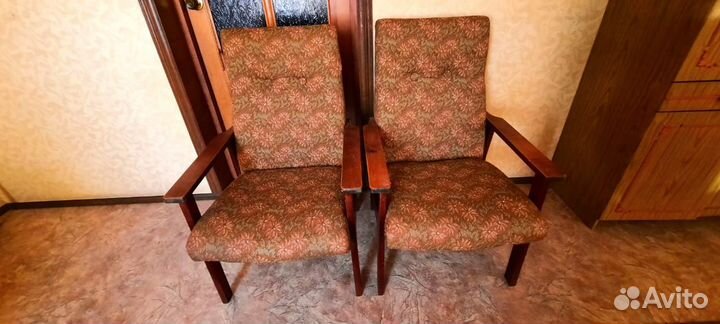 Шкафы, диван, кресла, столы, бытовая техника б/у