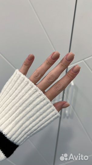 Модель на маникюр