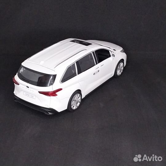 Машина металлическая toyota Sienna