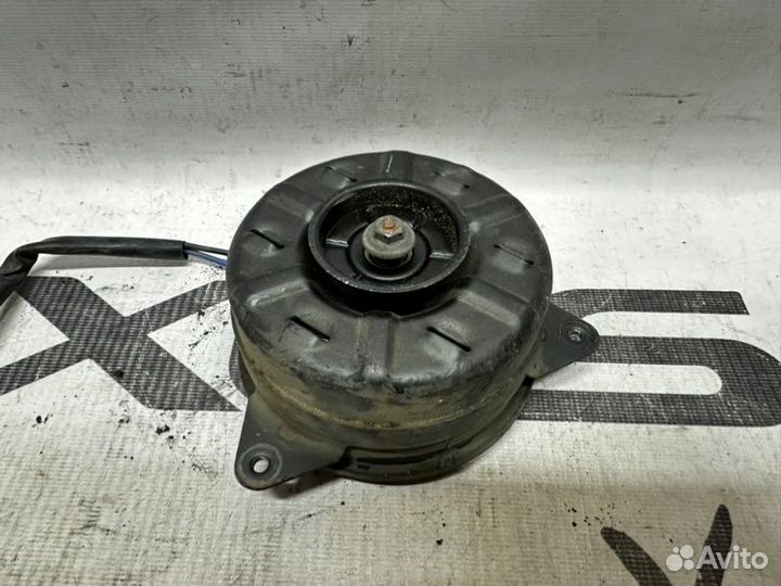 Моторчик вентилятора правый Lexus Ls460 2009