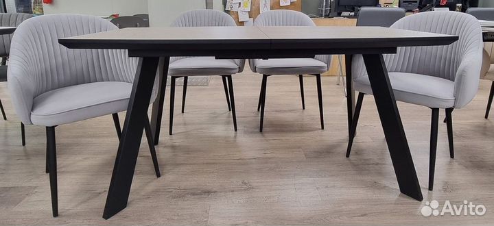 Кухонный стол и стулья