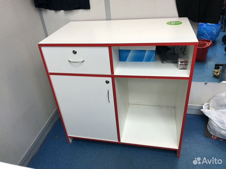 Стол ресепшен для магазина