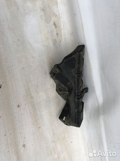 Кронштейн бампера передний правый Kia Soul