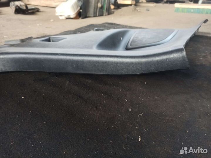 Обшивка салона задняя левая Hyundai Tiburon Coupe