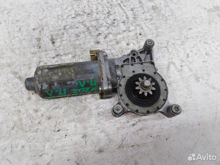 Моторчик переднего левого стеклоподъемника