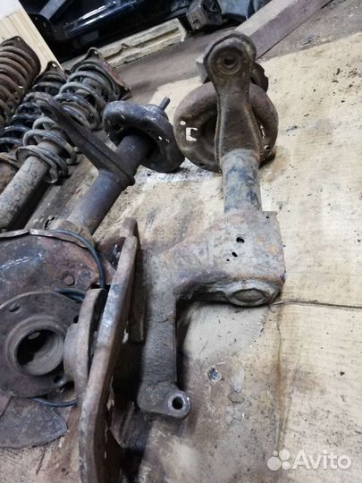 Кулак поворотный левый Ауди 80 б3