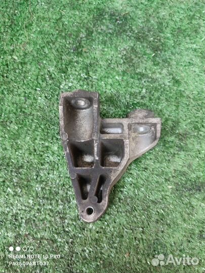 Кронштейн генератора Chevrolet Aveo T250 F16D3
