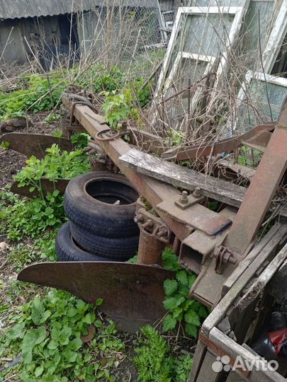 Плуг на трактор