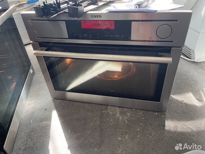 Духовой шкаф с паром AEG компакт