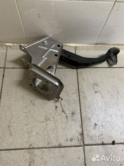 Педаль тормоза на volkswagen jetta