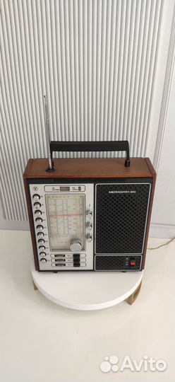 Приёмник СССР Меридиан 210 блеск, см видео работы