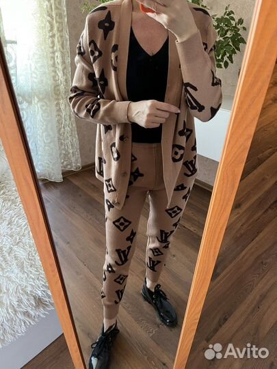 Костюм женский