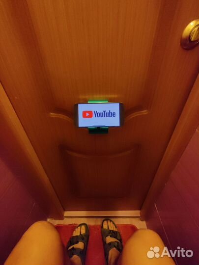 Туалетная подставка для телефона с полочкой