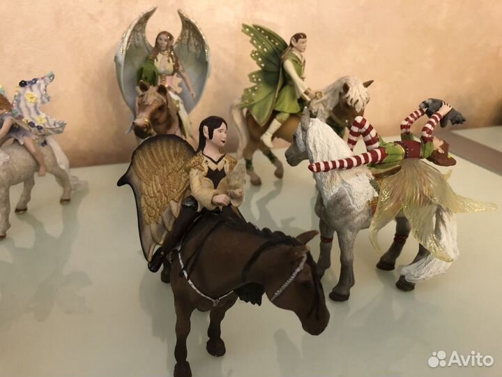 Фигурки эльфов на лошадях от schleih