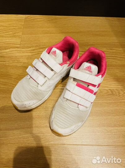 Кроссовки adidas 33