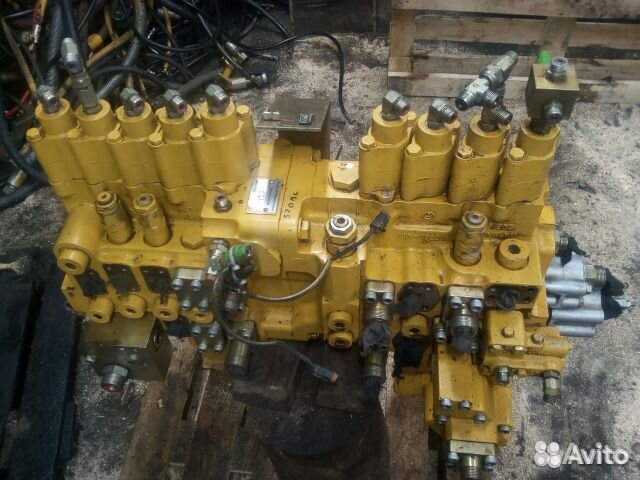 Распределитель на экскаватор Caterpillar CAT320BL