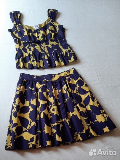 Костюм женский с юбкой 46 -48